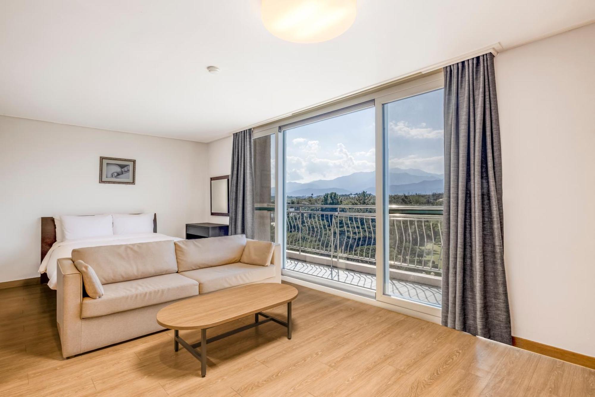 Kensington Resort Seorak Beach Сокчхо Екстер'єр фото